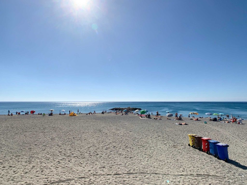 Spiaggia libera San Pietro Free Beach a Pietra Ligure